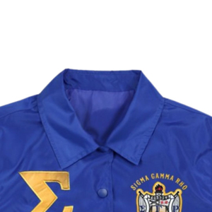 เสื้อแจ็คเก็ตโค้ชฤดูหนาว Sigma Gamma Rho SGRho สีน้ำเงินรอยัล ผลิตจากโพลีเอสเตอร์ 100% เป็นมิตรกับสิ่งแวดล้อม ปักอักษรกรีก กันน้ำ สำหรับชมรมนักศึกษา - Product Image 4