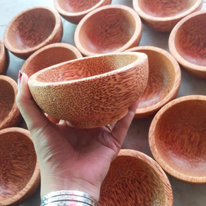 Bol en noix de coco solide du Vietnam pour la présentation décorative de fruits et les recettes culinaires traditionnelles par 99 Gold Data - Product Image 4