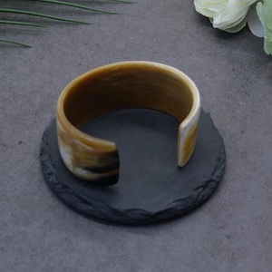 Pulsera de Cuerno de Búfalo Tallada a Mano, Ecológica, Acabado Liso, Modelo Fs467 de Uttar Pradesh, Venta al Por Mayor - Product Image 1