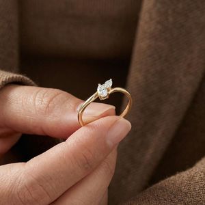 Bague Toi Moi en or massif 14 carats avec diamant taille poire de 0,51 carat de style floral, cultivé en laboratoire, cadeau d'anniversaire pour petite amie - Product Image 2