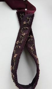 Poignée de sac en velours de luxe avec broderie florale perlée, accessoire de mode - Product Image 1