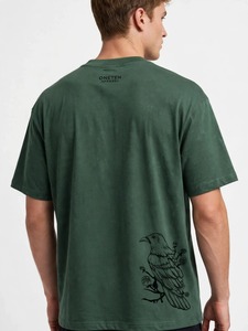 ONETEN APPAREL Camiseta verde de manga corta con cuello redondo y estampado gráfico de pájaros para hombre - Product Image 5