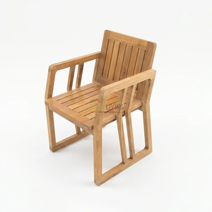 Chaise de salle à manger moderne et contemporaine en bois Felcia avec accoudoirs, design écologique et durable pour appartement et entrepôt - Product Image 1