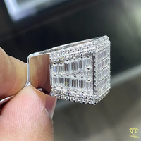 Anillo de lujo con diamantes de moissanita tipo baguette para hombre, oro blanco, estilo hip hop, joyería con incrustaciones de diamantes.