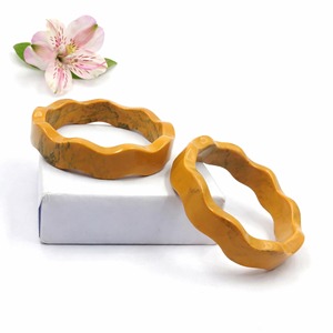 Brazaletes de Resina Listos para Venta al por Menor, Brazaletes de Resina de Calidad, Brazaletes de Resina de Color Sólido, Artículo de Resina para Uso en Fábrica y Venta al por Mayor Personalizada - Product Image 2