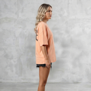 Camiseta holgada de manga corta para mujer, 100% algodón premium, de corte extragrande y hombros caídos, estilo streetwear con estampado gráfico. - Product Image 3