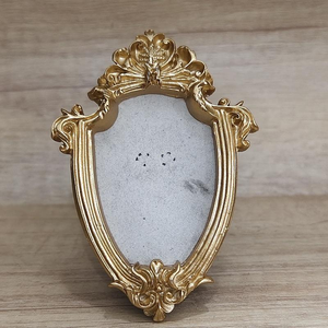 Marco de Fotos Pequeño de Resina con Relieve de Estilo Europeo Dorado, Hecho en China, Decoración Tallada a Mano Estilo Ins - Product Image 2