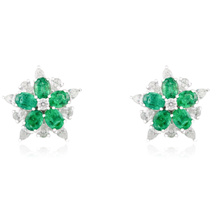 Boucles d'oreilles clous en or 18 carats style Art Nouveau avec diamant taille émeraude et fleur de perle - Product Image 2