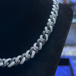 สร้อยคอฮิปฮอปแบบ Cuban Link ประดับเพชรโมอิสซาไนต์สีดำขาว สำหรับผู้ชาย วัสดุเงิน - Product Image 3