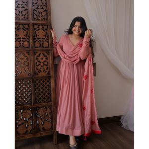 Beautiful Pent and Dupatta Party Wear Gown for <b>Club</b> <b>Dress</b>-Up - Product Image 5