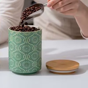 Pot en céramique haut de gamme avec couvercle en bambou, motif floral en relief, hermétique, anti-humidité, organiseur de cuisine, décoration élégante pour comptoir - Product Image 3