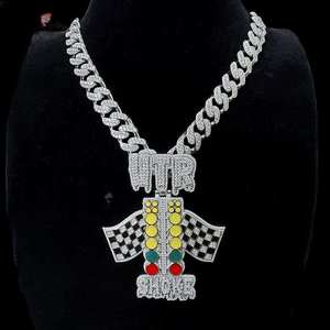 Colgante de Moissanita Personalizado de Plata 925 con Diseño de Bandera Iced Out, Corte Brillante Redondo y Engaste de Garra, Joyería de Regalo - Product Image 2