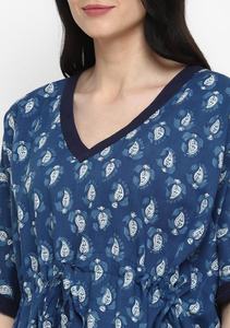 100% ผ้าคอตตอนเนื้อนุ่มพิมพ์ลายใบไม้สีน้ำเงินเข้มและสีงาช้างสำหรับสตรี Kaftan แบบสั้นยาวถึงพื้นพร้อมรอบเอวธรรมชาติทอมือ - Product Image 2