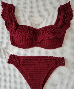 Bikini de Crochet con Volantes: Traje de Baño Balcónette Hecho a Mano - Product Image 1