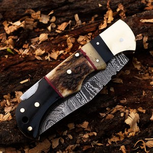 Cuchillo de bolsillo plegable de acero de Damasco de grado industrial con hoja recta y punta caída, mango de asta natural, imprescindible para actividades al aire libre. - Product Image 5