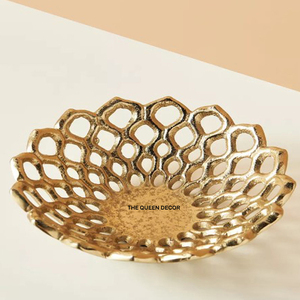 Bol de service alimentaire en aluminium plaqué or, motif corail, forme géométrique, style antique, décoration de maison, best-seller - Product Image 1