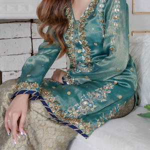 Salwar Kameez pour femmes prêt-à-porter, en tulle lourd brodé, avec protection solaire, longueur cheville, pour soirée, avec détails en dentelle - Product Image 6