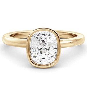 Bague de fiançailles en or jaune massif 14 carats avec diamant de laboratoire taille coussin de 2,50 carats certifié IGI, sertie clos, et alliance de mariage de 2 mm - Product Image 1