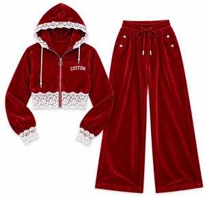 Ensemble de survêtement en velours rouge personnalisé pour femme ODM, avec finition en dentelle, sweat à capuche court zippé et pantalon large, tenue de détente 2 pièces OEM - Product Image 3