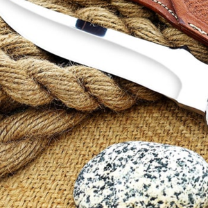 Couteau de chasse artisanal en acier D2, manche en micarta noir, lame fixe polie avec anneau de maintien et étui en cuir marron pour le camping - Product Image 4