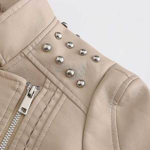 Chaqueta de Motociclista de Cuero Genuino para Mujer, Diseño Rockero, Corte Ajustado con Remaches Metálicos, Herrajes Atrevidos y Cierre Frontal Seguro - Product Image 5