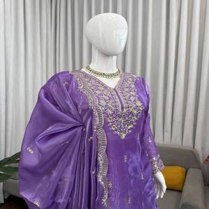 Conjunto VASTRA COTTAGE de Top de Seda, Pantalón Plazzo y Dupatta con Bordado de Hilo y Lentejuelas, Forro Suave de Microfibra, Completamente Cosido, Ropa Étnica Elegante - Product Image 3