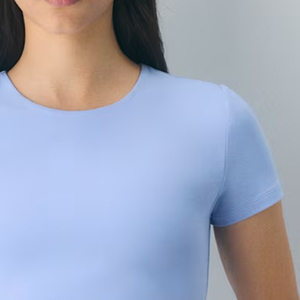 Vêtements décontractés pour femmes avec design de logo personnalisé, prix bas, design élégant, logo personnalisable, t-shirts pour femmes pour commandes en gros - Product Image 4