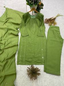 CETTE SAISON, DÉCOUVREZ NOTRE ENSEMBLE DE HAUT ET PANTALON BRODÉS À LA MAIN AVEC DUPATTA - Product Image 6
