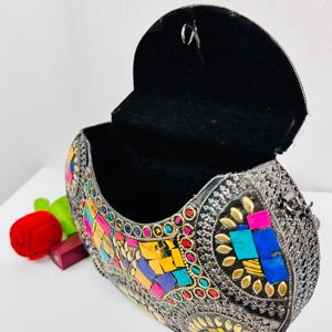 Moderne Poli Plaqué Or Style Antique Métal Artisanat Dames Soirée Pochette Multicolore Mosaïque Indien Sculpture Style Métal - Product Image 4