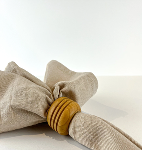 Anillo para Servilletas de Madera, Hecho con Madera de Acacia Sostenible, Económico, Rústico y Tradicional, para Decoración de Mesa - Product Image 4