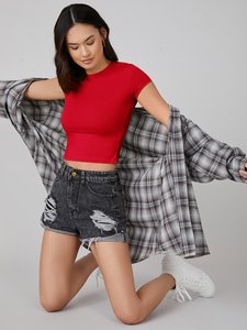 Camiseta Corta Roja Ajustada para Mujer, Cuello Redondo, Manga Corta, Estilo Baby Tee, Ropa Deportiva de Verano, Casual Chic, Ropa de Club de Verano, Top Personalizado - Product Image 5