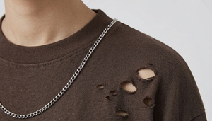 Camiseta de mujer con hombros caídos y cuello alto, oversize, con dobladillo desgastado, transpirable, de poliéster/algodón, manga corta, estilo urbano. - Product Image 4