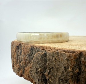 Brazalete Artesanal de Cuerno de Búfalo con Acabado Liso, Joyería Ecológica de Cuerno Natural, Brazalete de Cuerno Moderno para Mujer, Artesanía Natural - Product Image 6