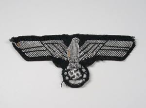 ตราสัญลักษณ์นกอินทรีปักดิ้นทองที่อกและแขนเสื้อ - Product Image 3