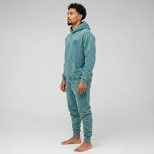 Survêtement streetwear pour homme, effet usé, tissu résistant, design moderne, coupe confortable et apparence élégante pour le quotidien. - Product Image 6