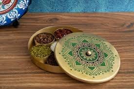 Boîte à épices en laiton élégante avec motif de perroquet imprimé et couvercle gravé floral, conteneur de rangement de cuisine fait à la main - Product Image 2