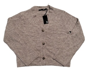 Suéter de punto grueso de algodón con cuello en V informal para mujer, moda de invierno con logotipo frontal, longitud corta, BD Apparels BD - Product Image 1