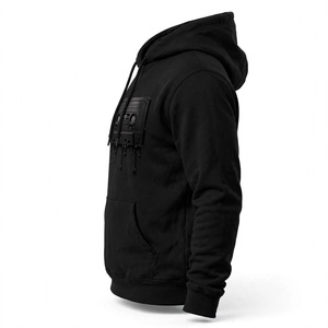 Sudadera con capucha negra gruesa especial de invierno con estampado gráfico retro de cinta de casete con efecto neón, estilo urbano, unisex. - Product Image 4