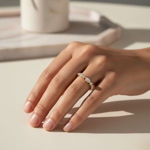 แหวนมินิมอลลิสต์ทรงมาร์คีส์และทรงกลม ประดับเพชรแบบกระจาย 0.25 กะรัต - Product Image 6