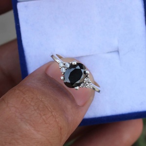 Anillo de Compromiso Vintage de Plata de Ley 925 con Espinela Negra Natural Ovalada, Certificado por IGI, de Grado Premium de Lujo - Product Image 4