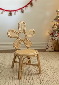 Tabouret de bar en rotin naturel avec dossier floral, assise ronde tressée, dossier décoratif floral et structure robuste à pieds croisés pour chambre d'enfant - Product Image 5