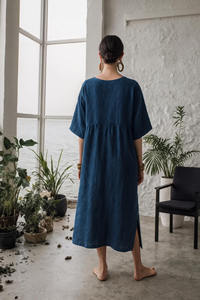 Robe en lin à col en V, coupe décontractée, fentes sur les côtés avec poches profondes, robe d'été bohème confortable pour femmes - Product Image 2