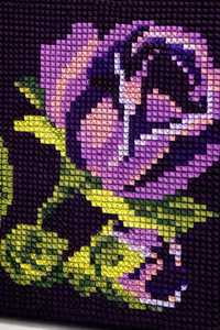 Bolso Tote Morado y Negro Bordado con Cuentas, Patrón de Colores Mixtos, Asa de Bambú, Bolso de Mano Artesanal de Moda para Uso Diario TIMELESS - Product Image 4