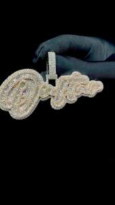 Dvars - Colgante de Plata 925 con Diamantes Moissanite, Personalizado con Letra Inicial en Cursiva, Joyería de Lujo Estilo Hip Hop, GCI IDGL - Product Image 5