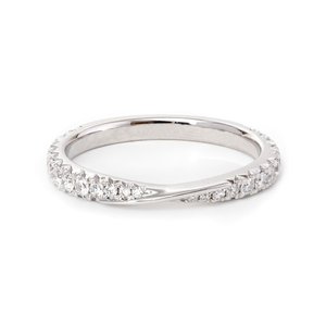 Bague de mariage de luxe en or blanc massif 18 carats avec diamant de laboratoire taille ronde, bande torsadée infini croisée et pavé incurvé, vente en gros - Product Image 4