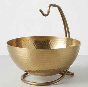 Elegante Frutero de Metal Dorado Martillado con Soporte para Colgar Plátanos - Product Image 4