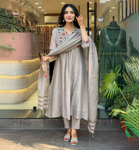 Salwar Kameez de Satén de Viscosa Preconfeccionado, Estilo Indio-Pakistaní, Largo hasta el Suelo, Vestido de Novia con Bordado Floral, Lavable - Product Image 1