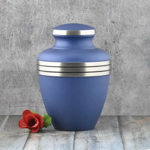 Urne funéraire Golden Swirl avec finition couleur terre chaude et couvercle assorti pour une présentation commémorative élégante - Product Image 4