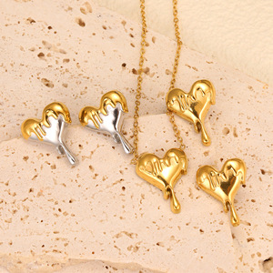Pendientes de Acero Inoxidable para Mujer, Forma de Corazón, Chapados en Oro de 18K, Joyería Moderna para Uso Diario - Product Image 6