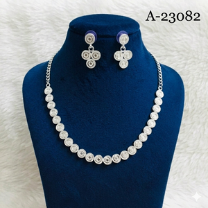 Ensemble collier ras-de-cou élégant plaqué or avec zircon et motif floral, tendance, avec boucles d'oreilles assorties, bijoux de mariage pour femme, modèle A-23097 - Product Image 6